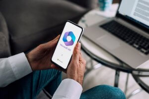 Symbolbild eines Desktop-Computers mit geöffneter Microsoft 365-App, bereitgestellt von MicroCAT