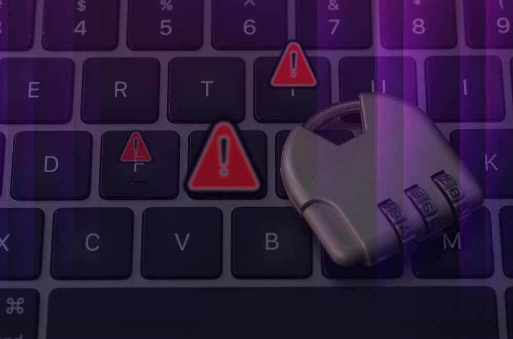 Illustration von Ransomware-resilienten Backups: Ein digitales Schloss schützt wichtige Daten auf einem Server-Rack gegen Cyberangriffe.